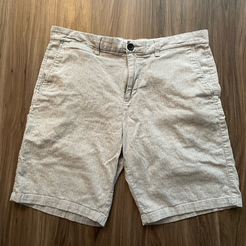 Old Navy Ultimate Slim Shorts Size 34